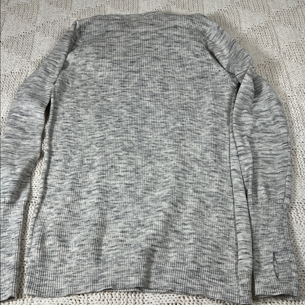 Akini Pullover Sweater - Picture 5 of 11